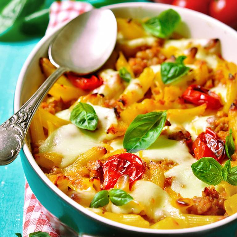 Gratin de macaroni à la bolognaise aux petits légumes